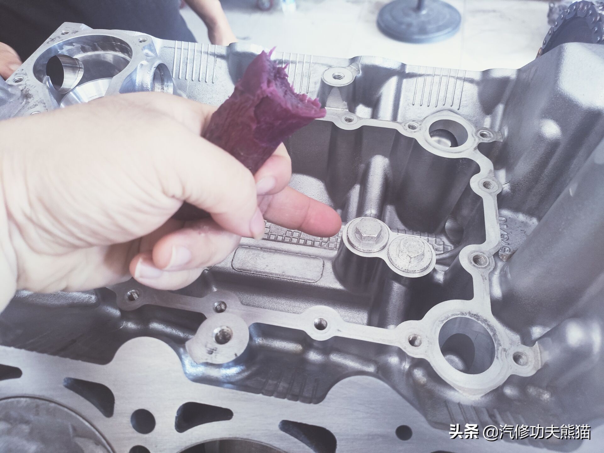 新款大众途锐烧机油吗,百万豪车为什么还烧机油