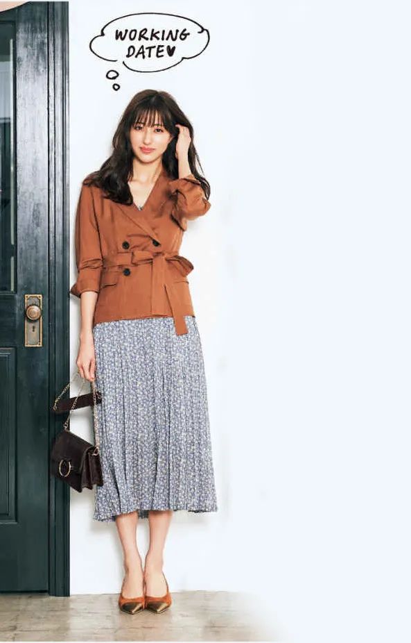 一条花裙怎么开启浪漫春天,用一条花裙子开启浪漫春天