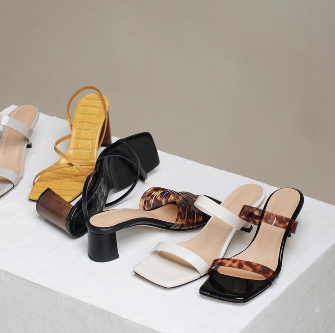 夏季时尚御姐凉鞋穿搭,气质牛皮凉鞋怎么搭配裤子