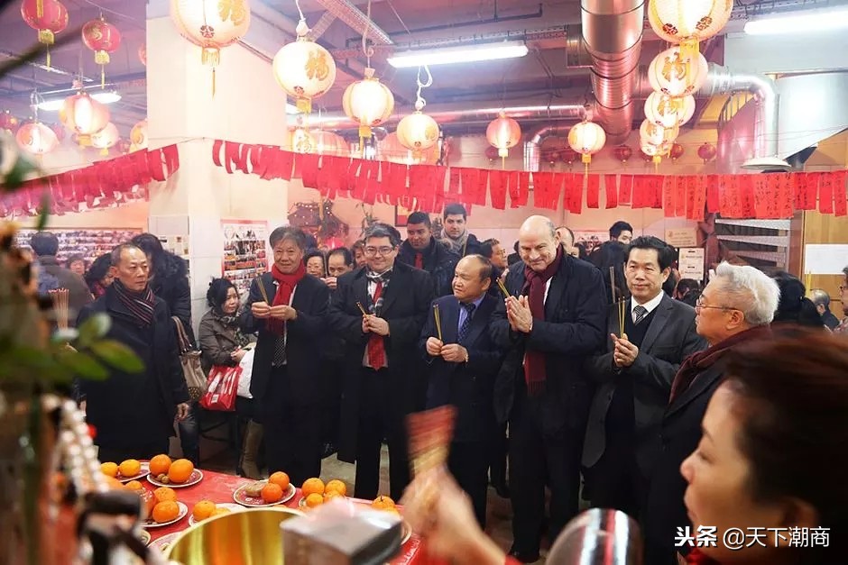 这位潮商艰难创业，从杂货铺老板成为赫赫有名的“巴黎士多王”！