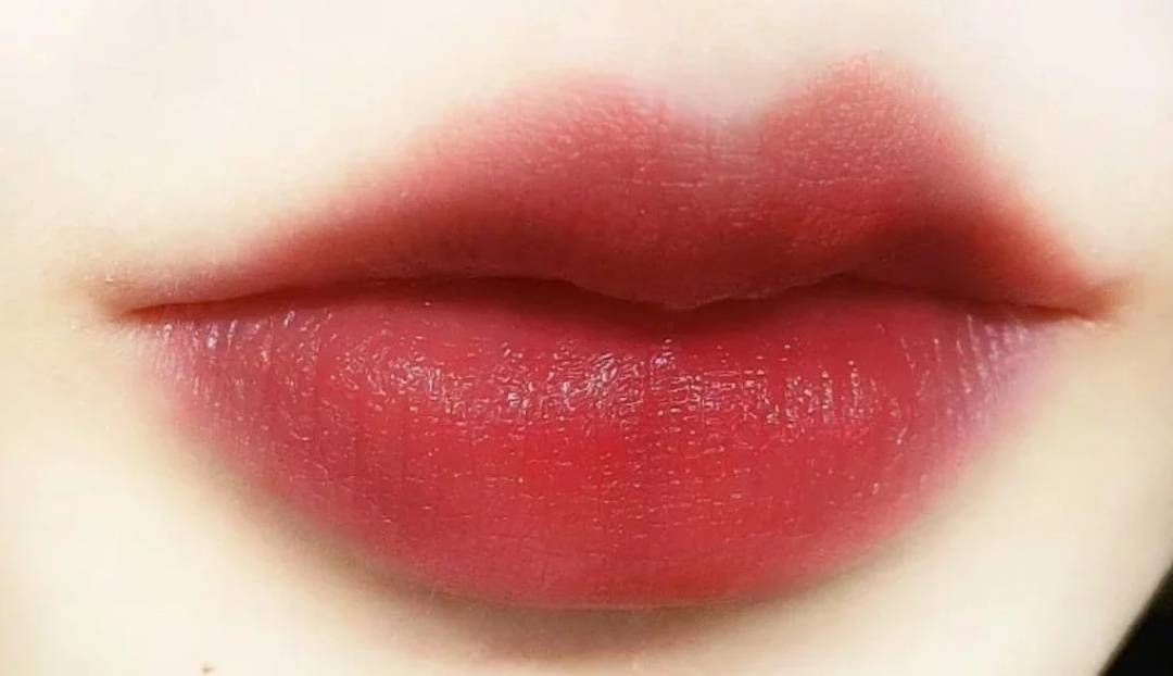 纪梵希小羊皮热门色号：黄皮显白首选306，304温柔百搭有韵味