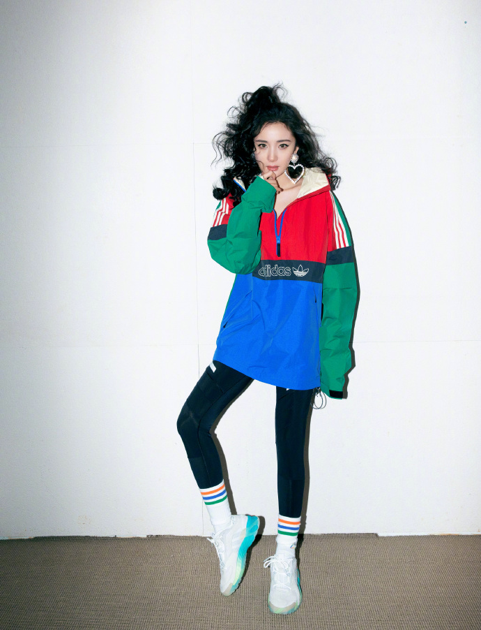 冬天头发静电炸毛该用什么,杨幂懒人直发梳