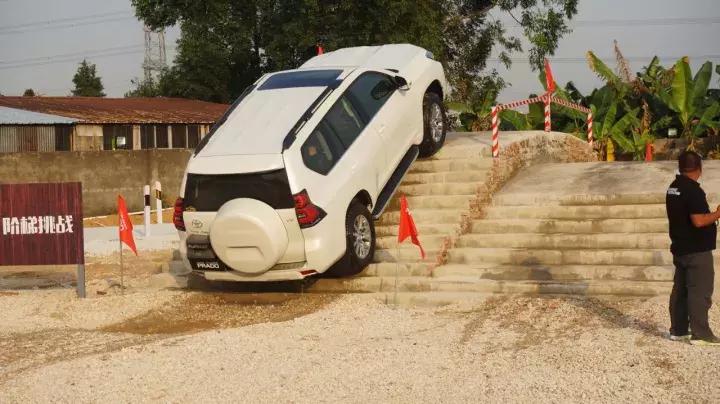 丰田普拉多2024款混动技术,普拉多4000和坦克300怎么选