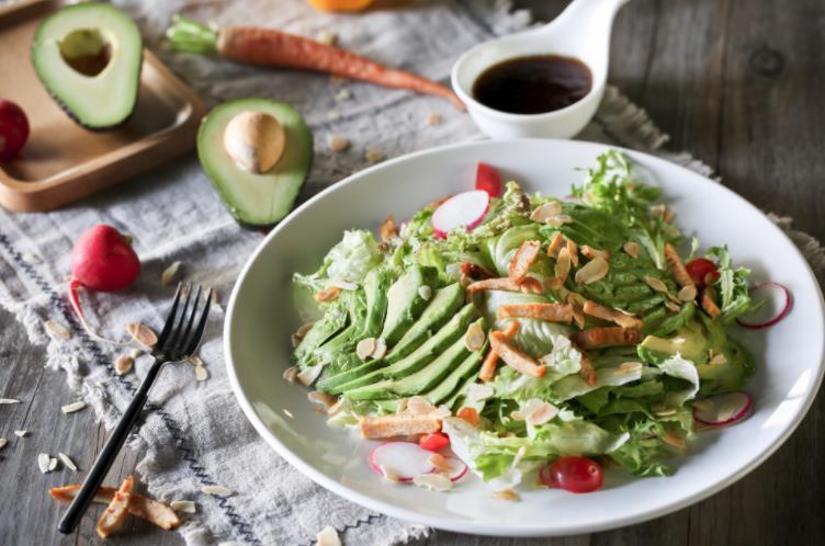 车厘子说自己很火，牛油果表示不服