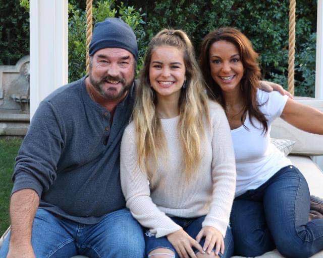 美国影星新冠去世,美国感染新冠的华人博主去世