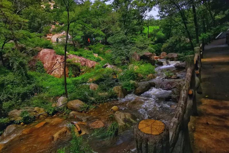 带你峡谷漂流感受一下夏天的气息,端午游玩清凉谷踏浪漂流清凉一夏