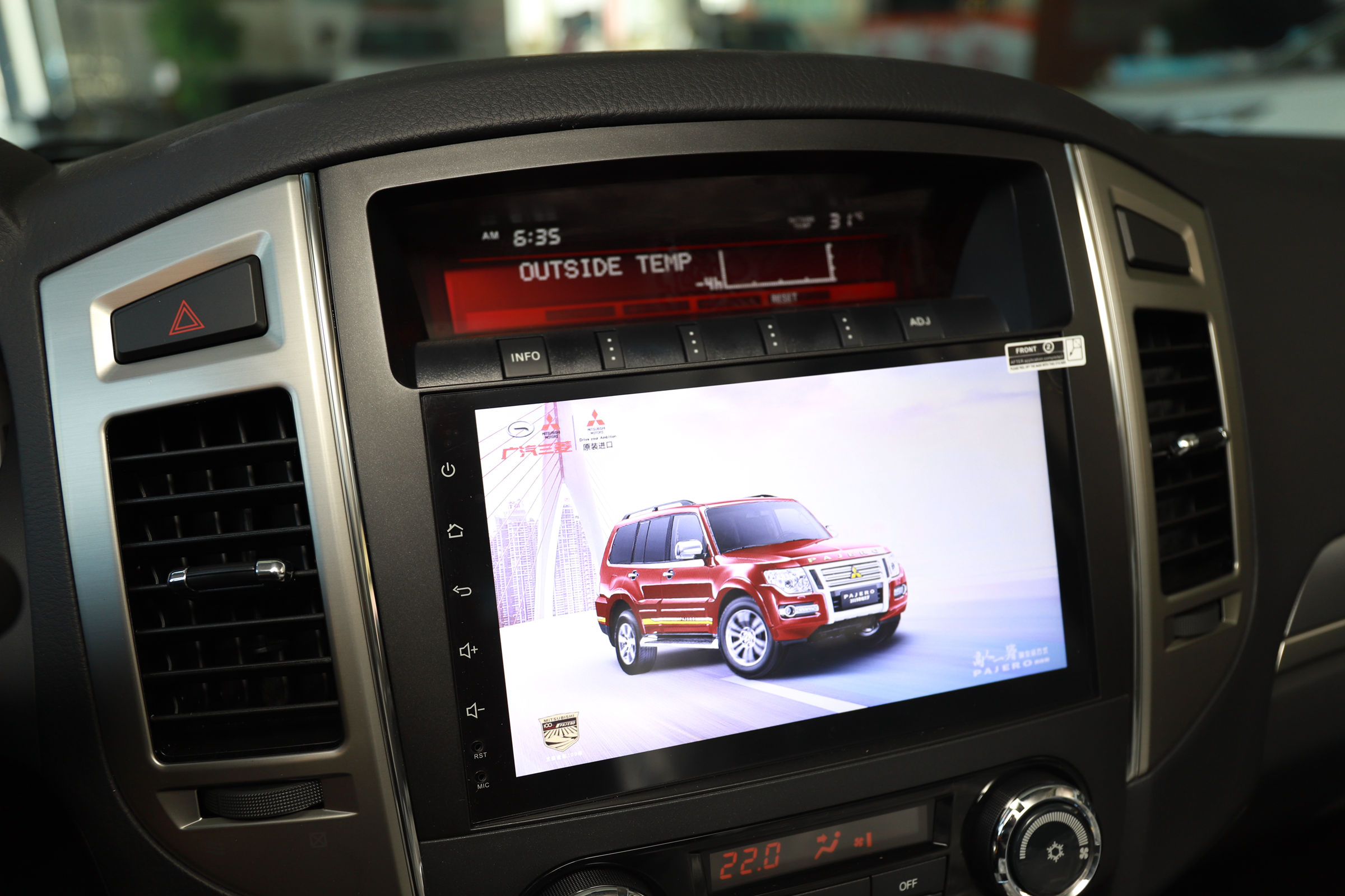 帕杰罗v77与lc100陆巡4500哪个好,2020款三菱进口帕杰罗越野视频