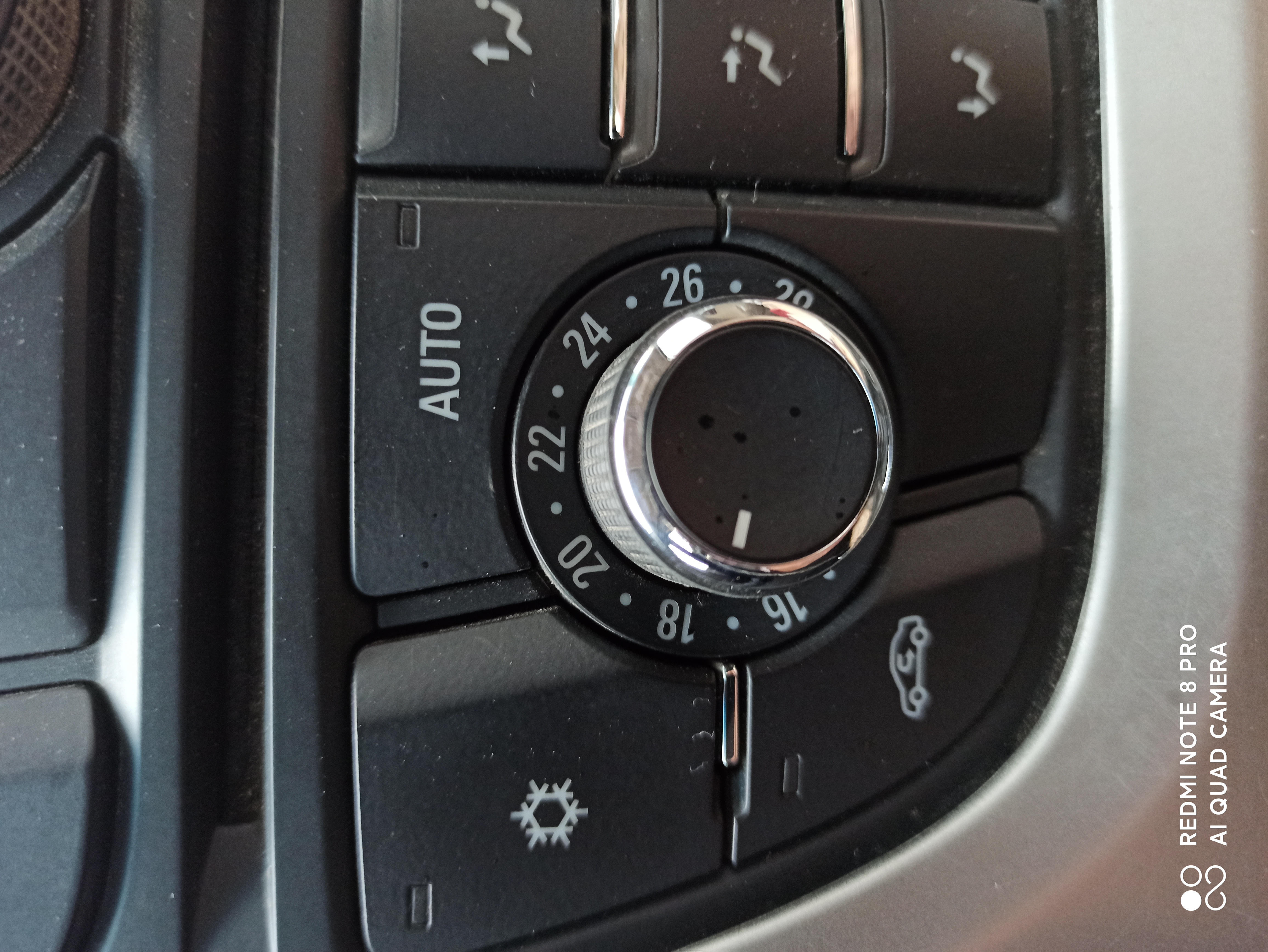 汽车上的auto标识,汽车auto是热风吗