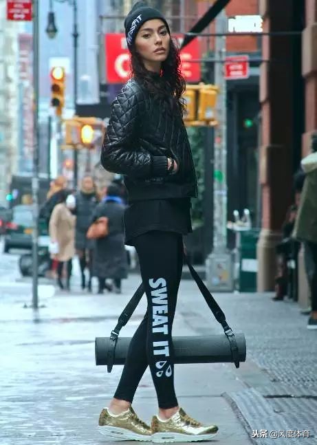 *窥偷**女神AdrianneHo的ins照片，我仿佛打开了新世界的大门……