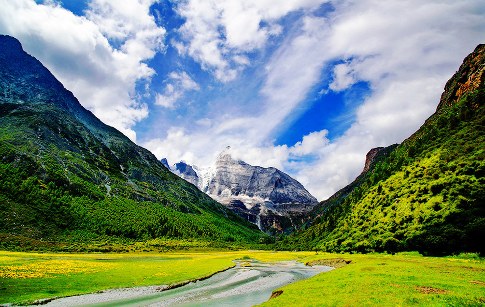 雪域高原佛国天堂,稻城亚丁雪域高原天堂般的美景