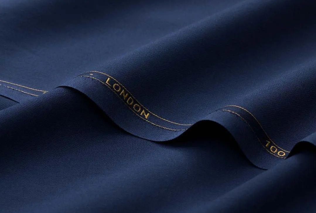 个子矮怎么穿西装好看,小个子穿格子西装搭配各种穿法