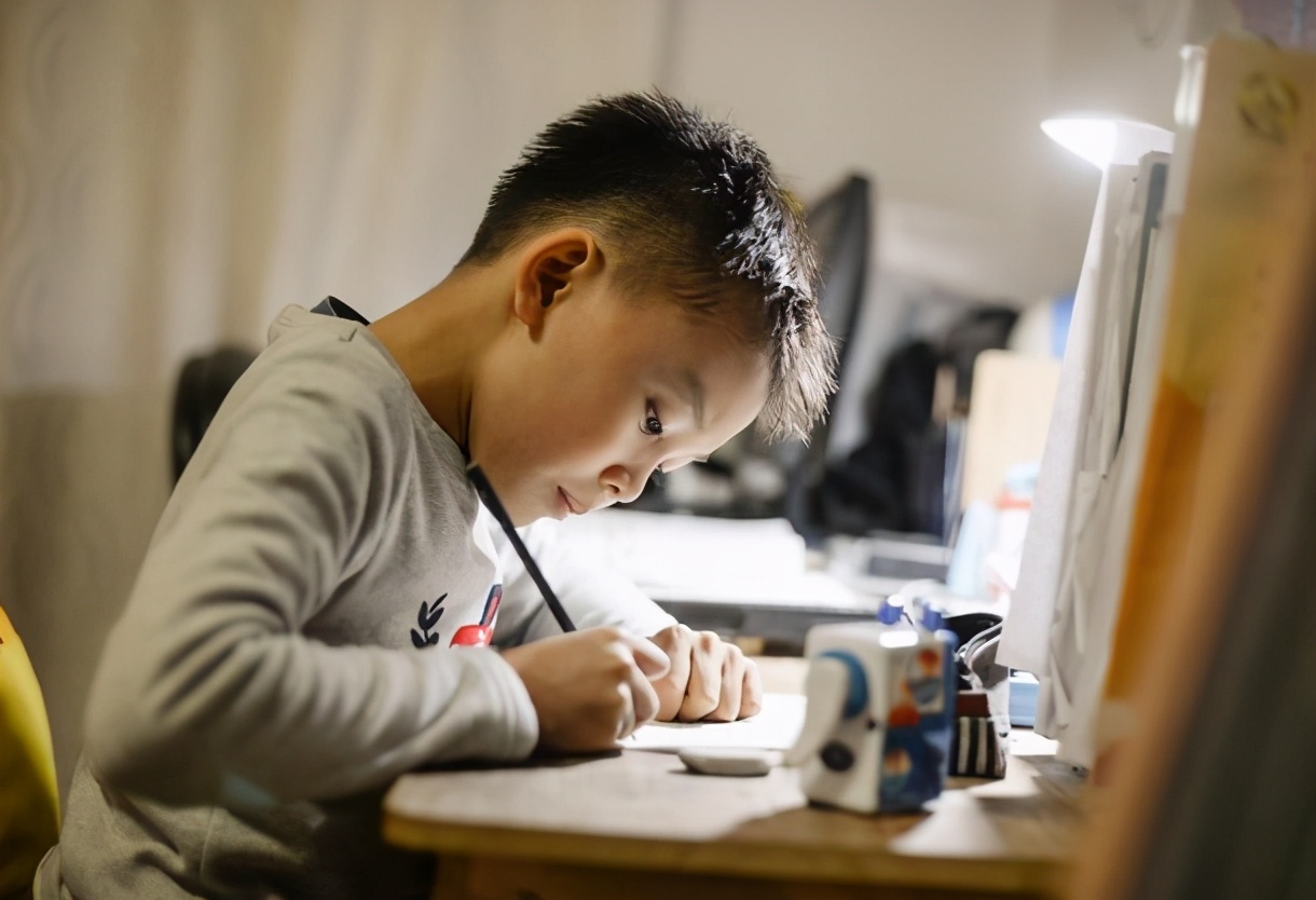 小学生作文低调火了,小学生幽默作文