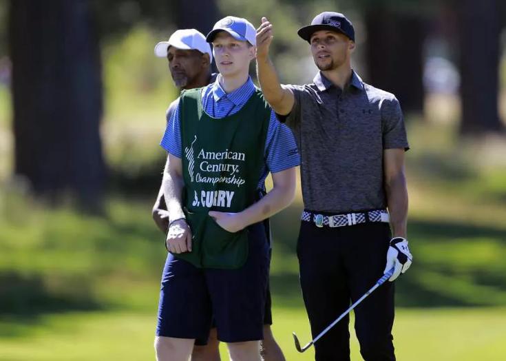 你投篮的时候盯着球看还是盯着框看?想不到这里竟有这么大学问