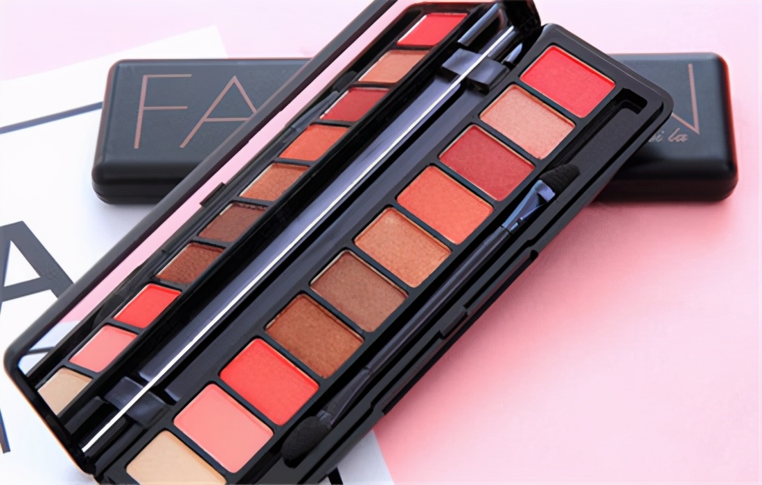 眼影过期样子,眼影过期是什么味道