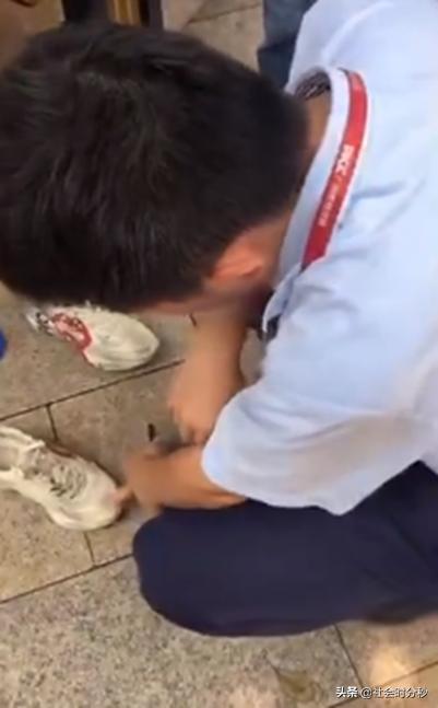 逛街被车压到脚女子要求赔偿7000元的GUCCI鞋保险公司犯了难