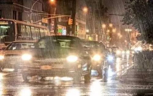 车内地毯进水如何弄干,车辆地毯进水了怎么办