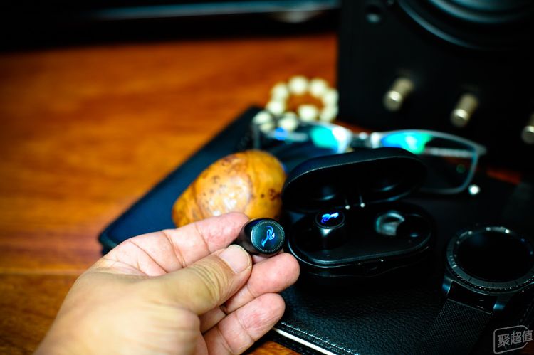 惠威aw-76真无线蓝牙耳机评测,惠威蓝牙耳机aw-73使用评测