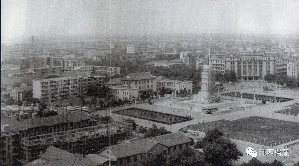 带着时代烙印的老照片,和你穿越到不同年代的八一广场
