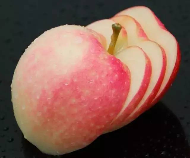 新鲜的嘎啦苹果又甜又脆,嘎啦果是酥脆还是脆甜