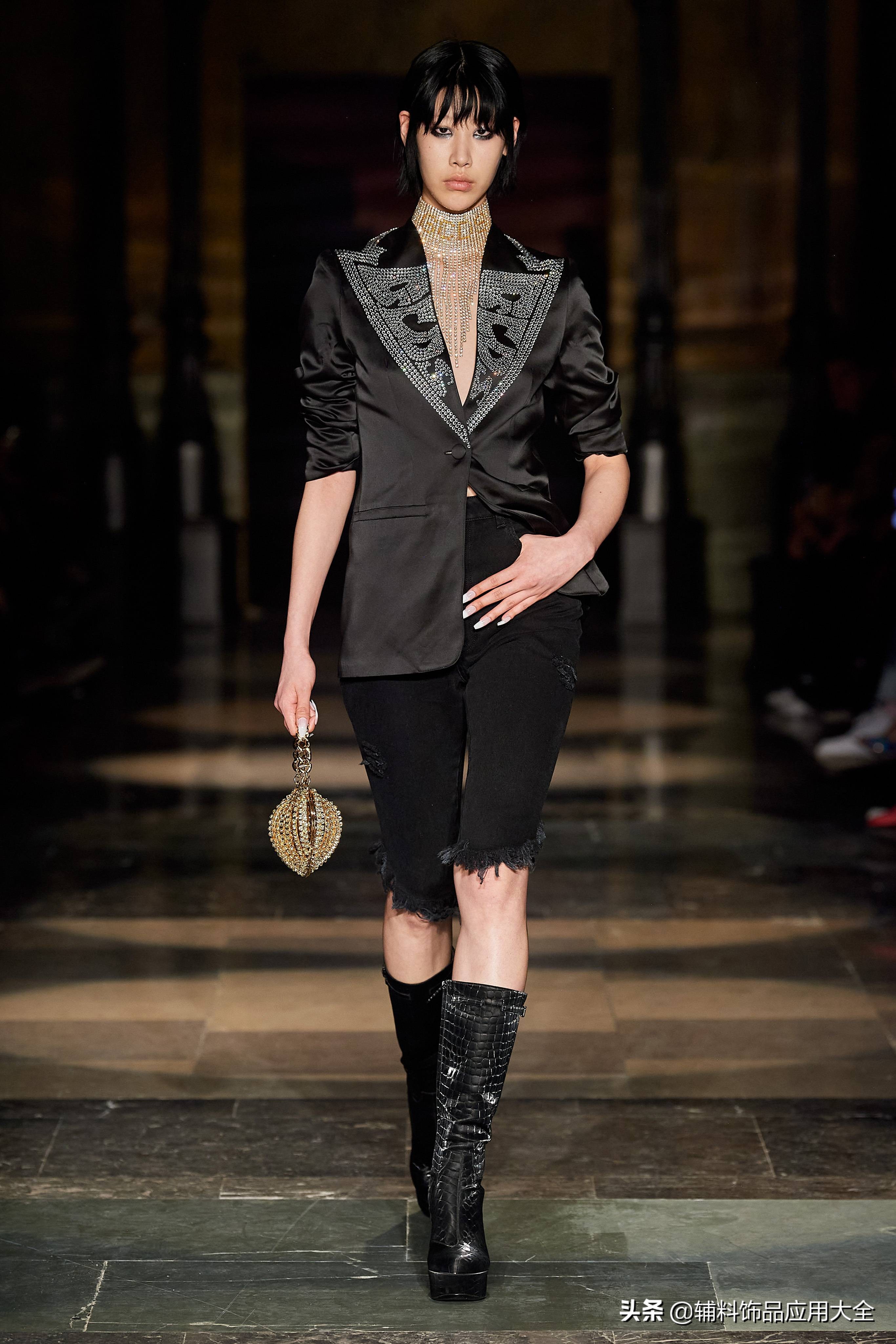 靓丽的流行元素，看水钻服装在明星身上的出彩表现