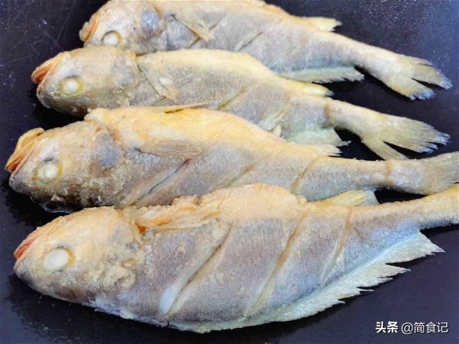 家常炖鱼需要放醋吗,炖鱼需要加醋吗