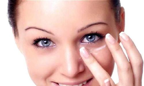 每天睡够8小时怎么还是有黑眼圈,每天睡几个小时能没有黑眼圈