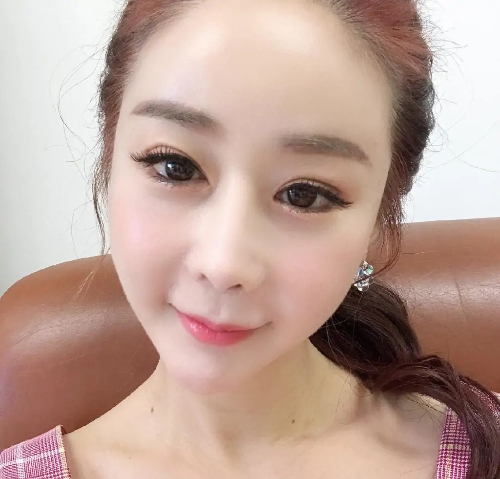 陈华回应与大18岁老婆咸素媛分手：这场戏也应该结束了