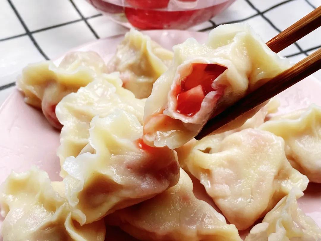 草莓饺子黑暗料理,乌冬面和彩虹饺子