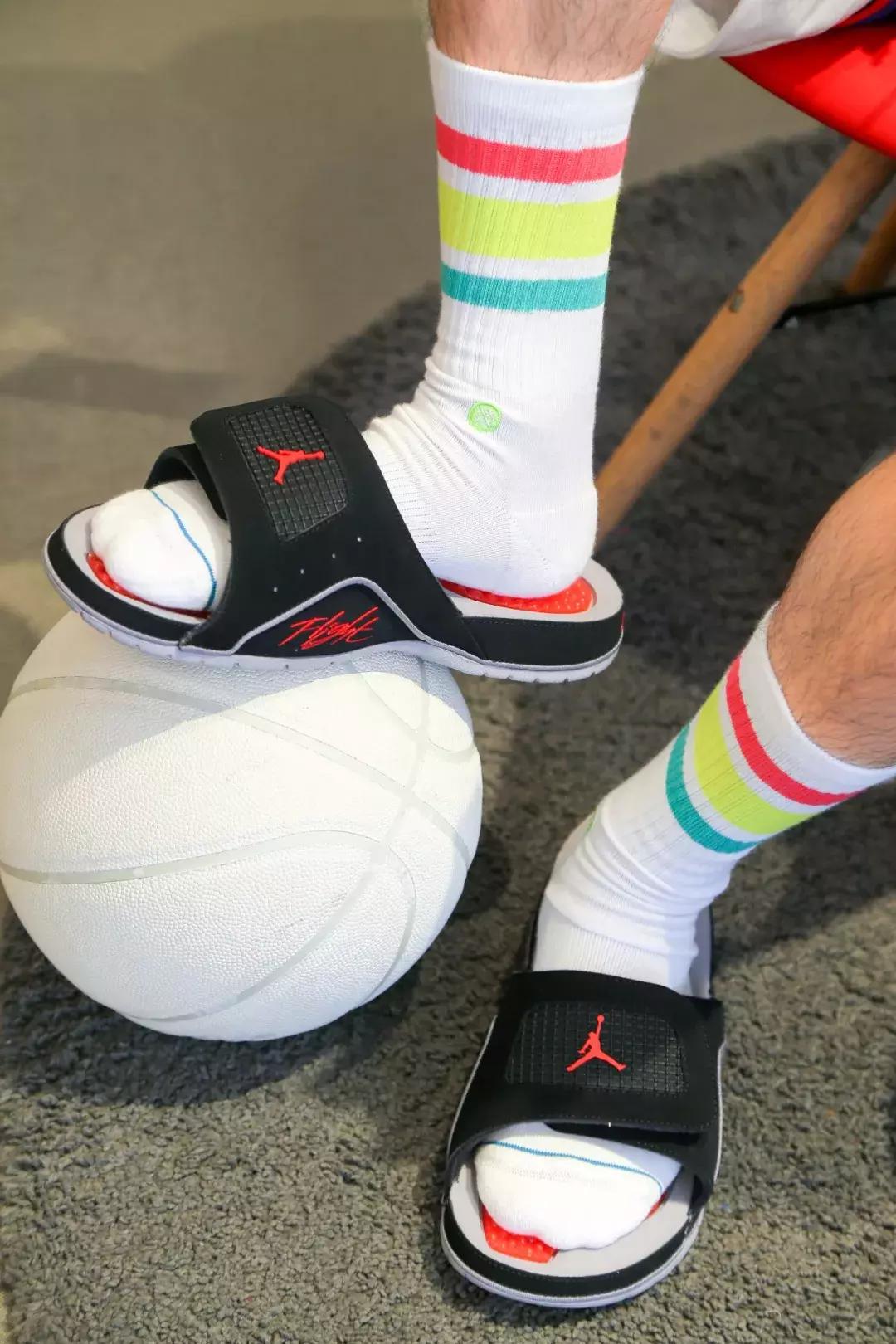 这个“反人类”的穿搭组合,竟然在夏天成了街拍利器