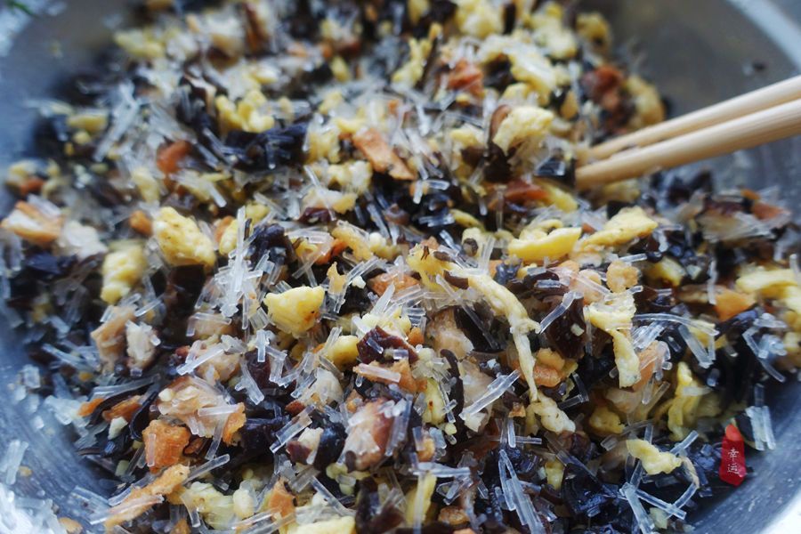 吃饺子不放肉,全家人还都吃得有滋有味的,孙女吃得最开心