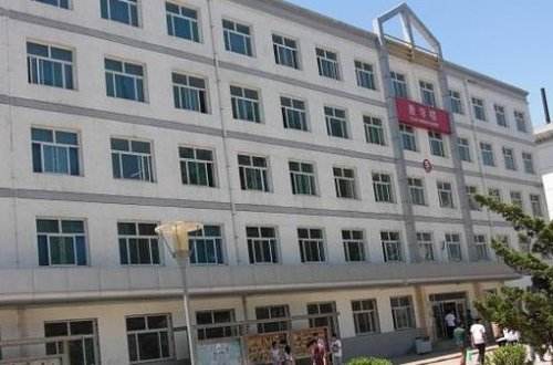 重庆护士学校和知行卫校哪个好,重庆知行卫校护理专业招生介绍