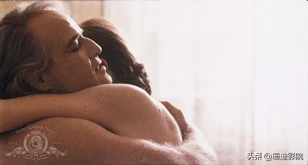 这样的大尺度R级片,注定在影史上留下浓重的一笔