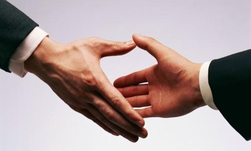 又是免费的套路!免费给快餐店送饭盒,结果一年赚上千万