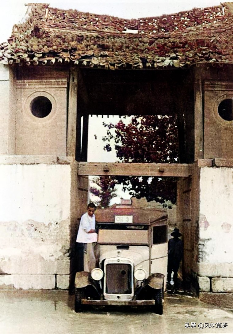 1933年的陕西西安，木头造的汽车，穿着衣服的飞机