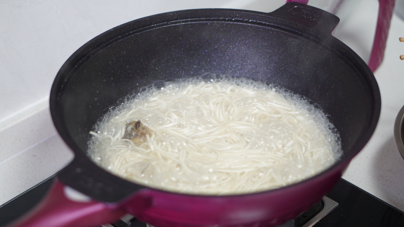 英国帝伯朗钛钻不粘锅,做一桌好菜,只需要这一口锅