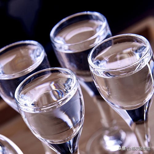 白酒空杯臭的原因,为什么喝完白酒的杯子有股臭味