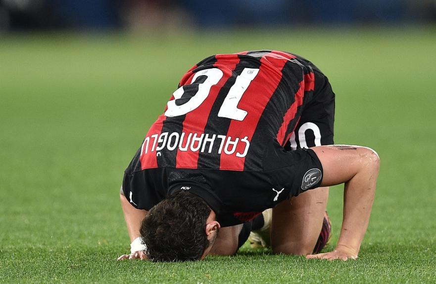 逗妹吐槽:米兰终于上头条了!不过是以0-3的方式…