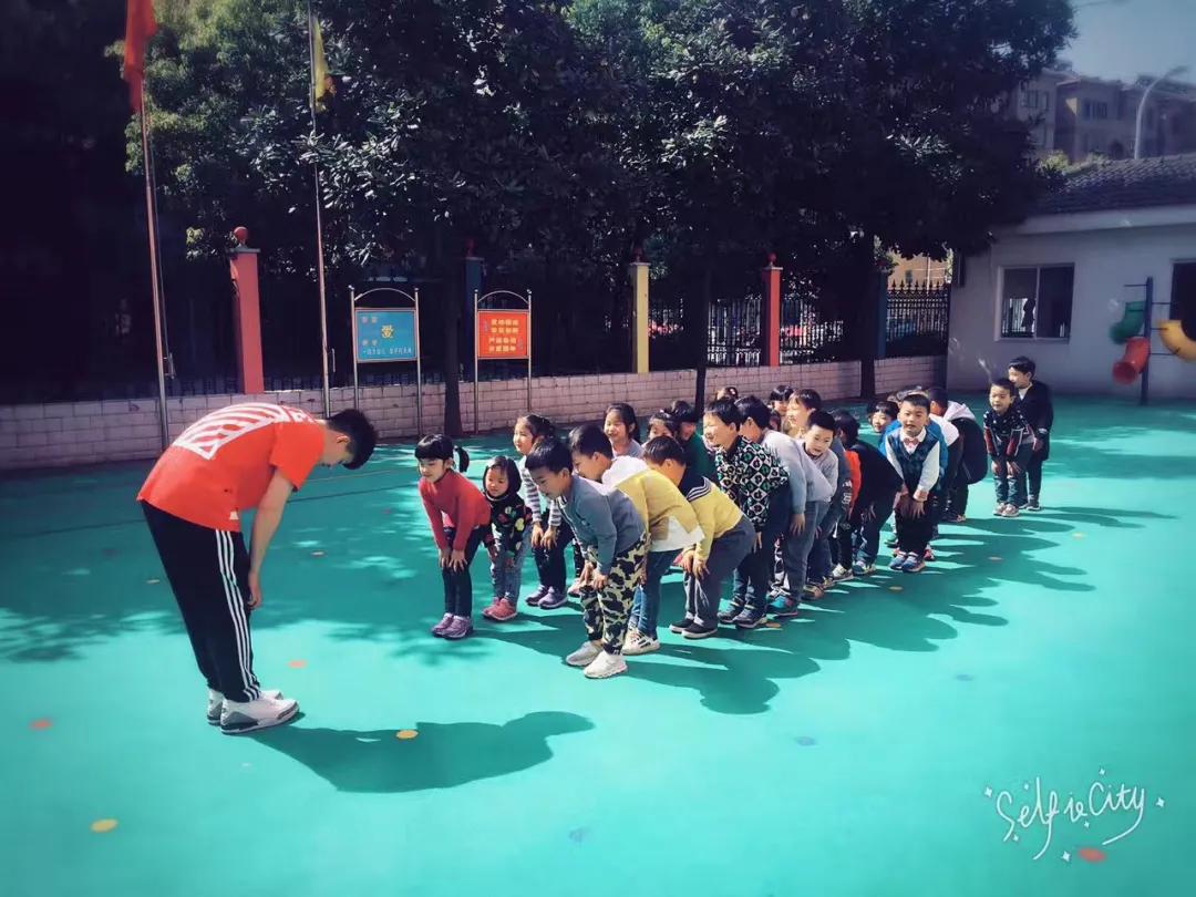 吹水鸭先知｜当宇航员、藤原浩、ow球鞋出现在老师的脚上...