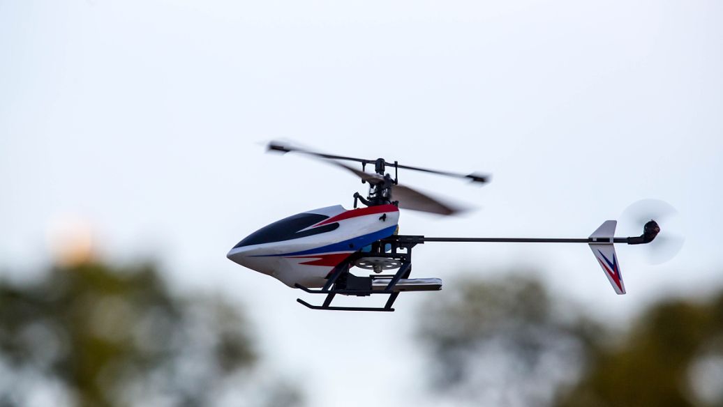 大疆创始人汪滔玩无人机,大疆无人机创始人汪滔本科