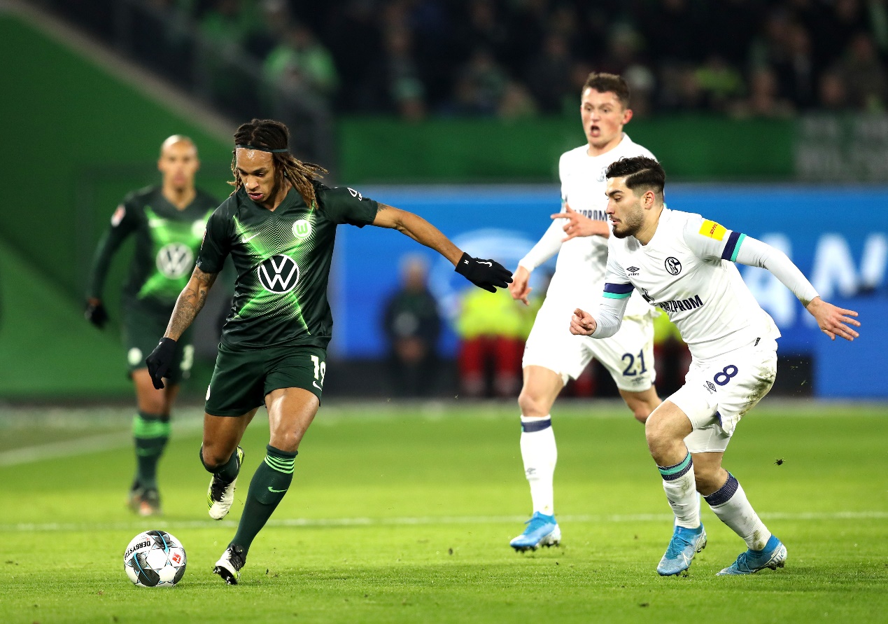 沙尔克1-4狼堡,沙尔克04队0:3奥格斯堡