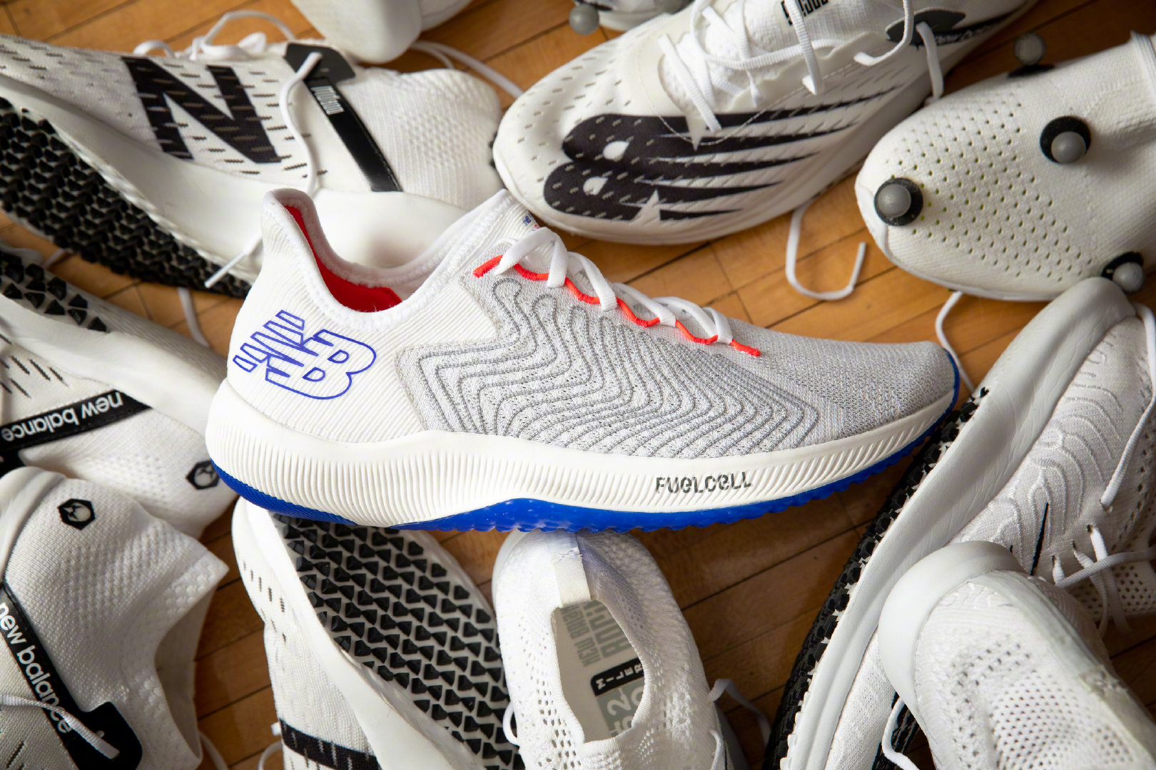 新百伦伦纳德季后赛专属,伦纳德一代新百伦