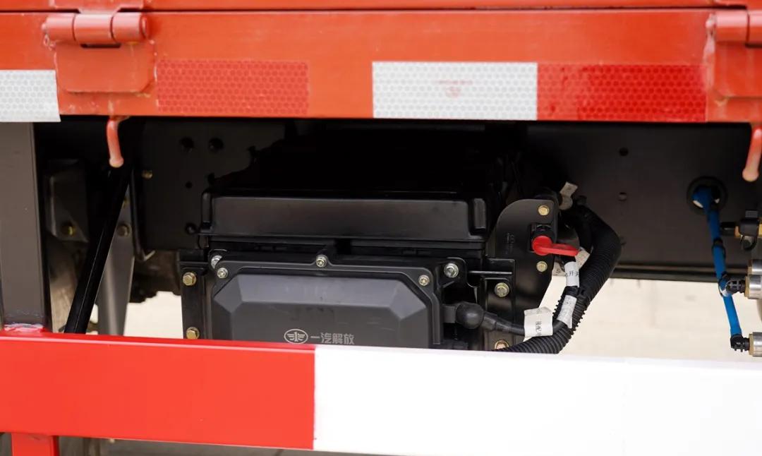 中卡6x2货车7米8,解放j6l领航版载货车