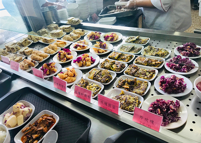 云南大学食堂里有哪些特色美食,云南大学食堂推出20余道玫瑰料理