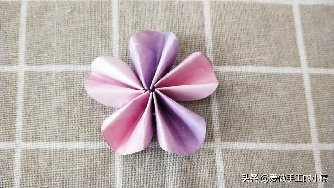 简单又好看的小花折纸教程,折简单又可爱的小花折纸教程