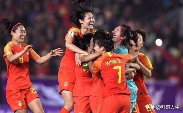 没点技术还真当不了足球教练,懂足球的人才知道配合有多强