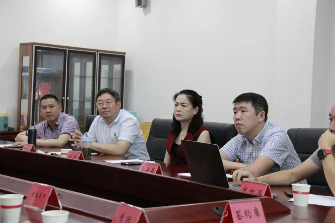 共同谱写成渝双城志，阿坝登协、阿坝大九旅集团、重庆登协互相达成战略合作