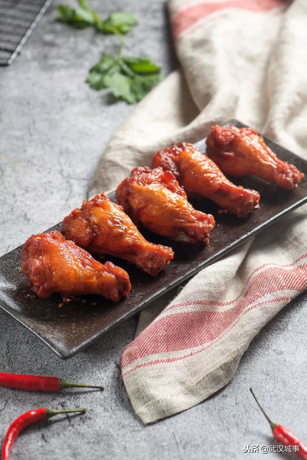 独家揭秘20年卖了两百多万只鸡的老板，到底有什么特异功能！