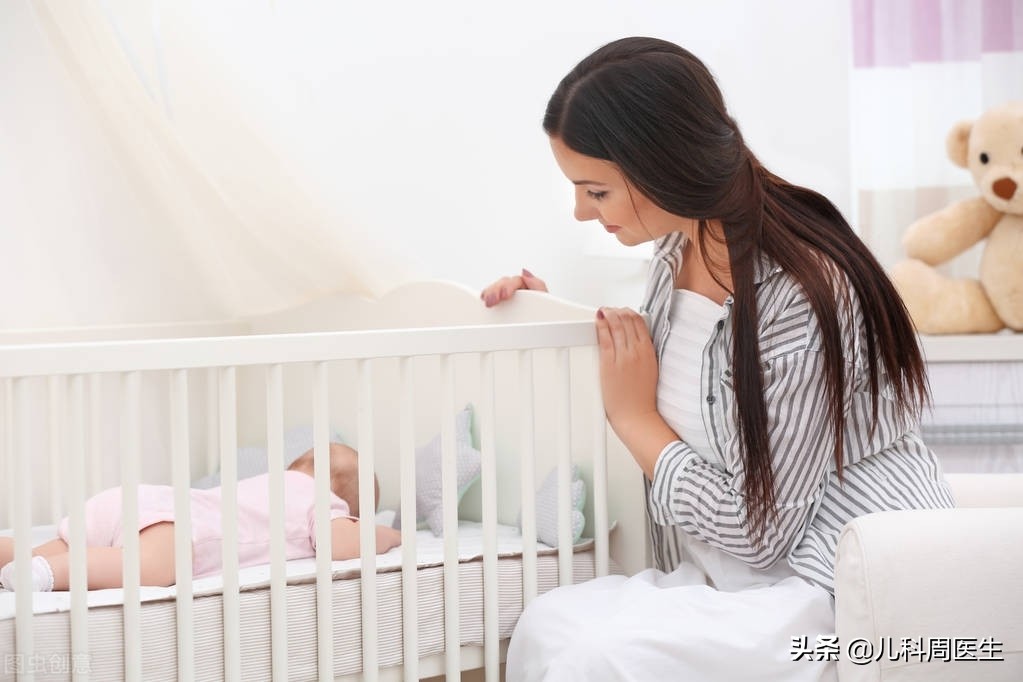 宝宝爱哭又不吃奶怎么回事,半岁宝宝晚上哄睡难爱哭怎么回事