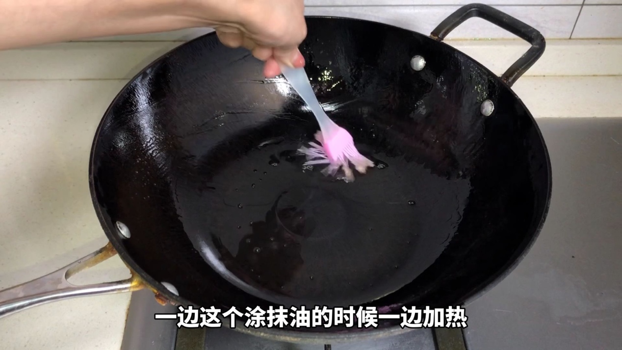 生锈的铁锅怎么处理可以不粘锅,生锈的铁锅买回来怎么处理