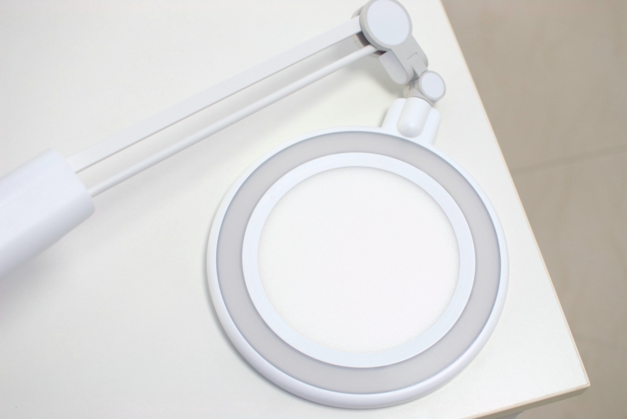 国家A*级A**标准，保护眼睛就选孩视宝全光谱台灯